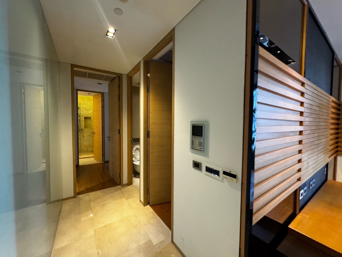 ขายคอนโดสีลม ศาลาแดง บางรัก : Saladaeng Residences 2 bedroom 126sqm for sale only 29 Mb best layout in the building!! Please contact 0816878954