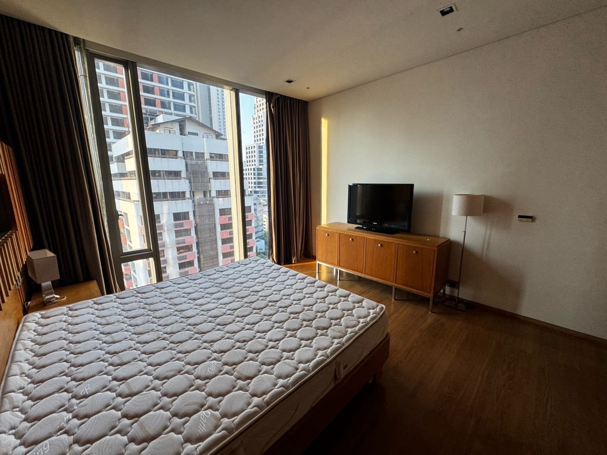 ขายคอนโดสีลม ศาลาแดง บางรัก : Saladaeng Residences 2 bedroom 126sqm for sale only 29 Mb best layout in the building!! Please contact 0816878954