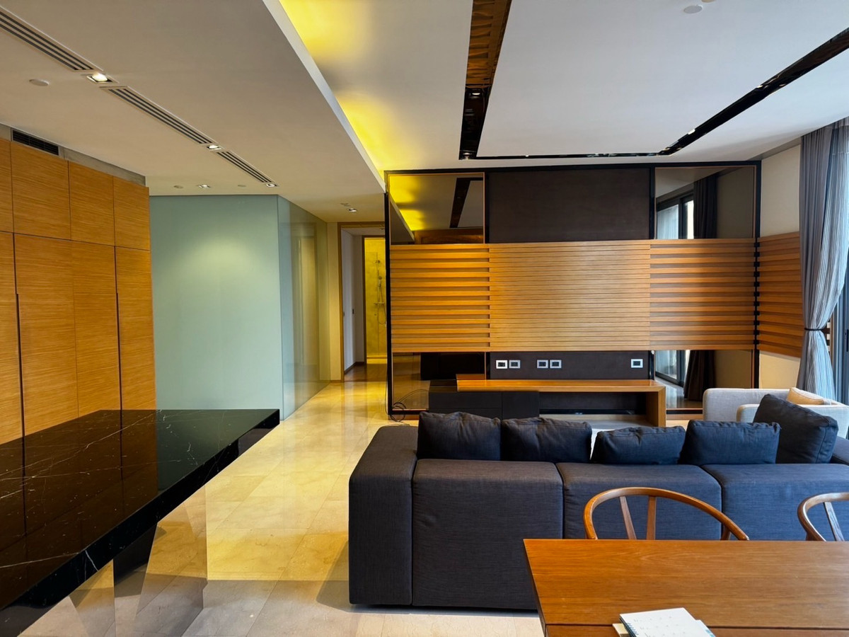 ขายคอนโดสีลม ศาลาแดง บางรัก : Saladaeng Residences 2 bedroom 126sqm for sale only 29 Mb best layout in the building!! Please contact 0816878954