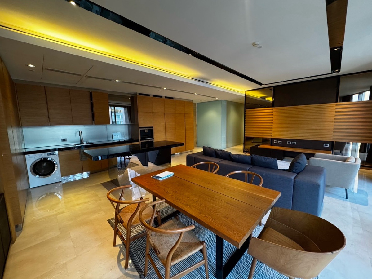 ขายคอนโดสีลม ศาลาแดง บางรัก : Saladaeng Residences 2 bedroom 126sqm for sale only 29 Mb best layout in the building!! Please contact 0816878954