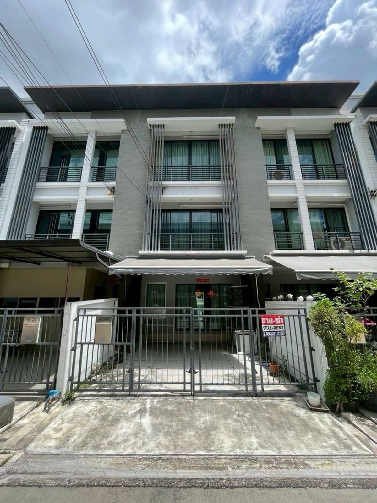 For RentTownhomeRamkhamhaeng, Hua Mak : Townhouse for rent 3-storey  Baan Klang Muang Rama 9-Ramkhamhaeng   New house suitable for living รามคำแหง