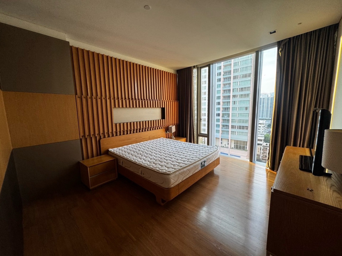 ขายคอนโดสีลม ศาลาแดง บางรัก : Saladaeng Residences 2 bedroom 126sqm for sale only 29 Mb best layout in the building!! Please contact 0816878954