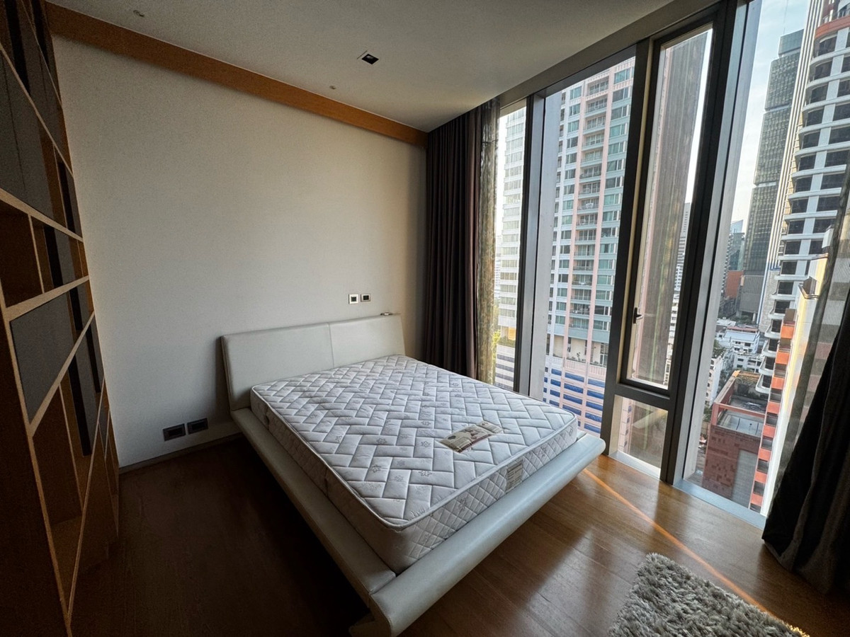 ขายคอนโดสีลม ศาลาแดง บางรัก : Saladaeng Residences 2 bedroom 126sqm for sale only 29 Mb best layout in the building!! Please contact 0816878954