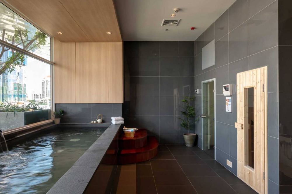 For RentCondoSukhumvit, Asoke, Thonglor : Luxury Penthouse on the Top Floor, Modern-Luxury Design, Fully Furnished and Ready to Move In, Thonglor  通罗豪华顶层公寓出租 ** NO CO-AGENT ** 