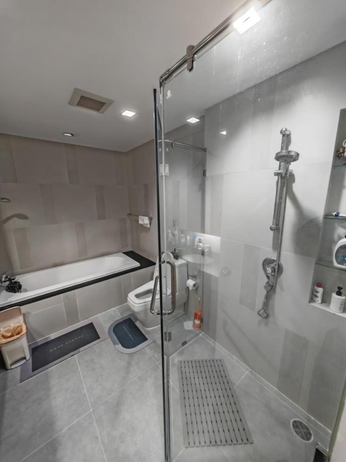 For SaleCondoWitthayu, Chidlom, Langsuan, Ploenchit : 📢👇Good price, good location, good for living or investing as located on Rama 4 road, opposite new project One Bangkok, near Lumpini park, sathorn, silom