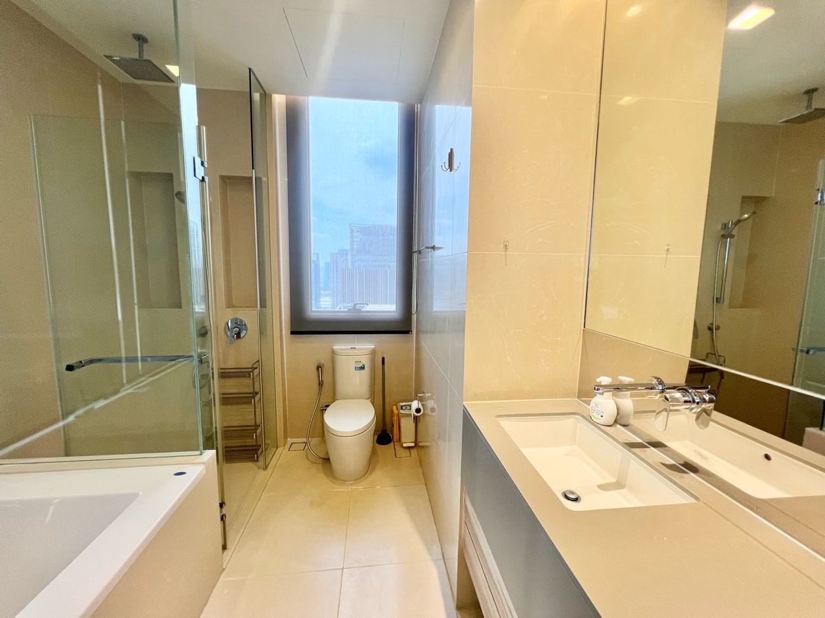 For RentCondoSukhumvit, Asoke, Thonglor : The Esse Asoke 2B2B 76sqm High floor /Unblocked view 70k Call: 0635925888