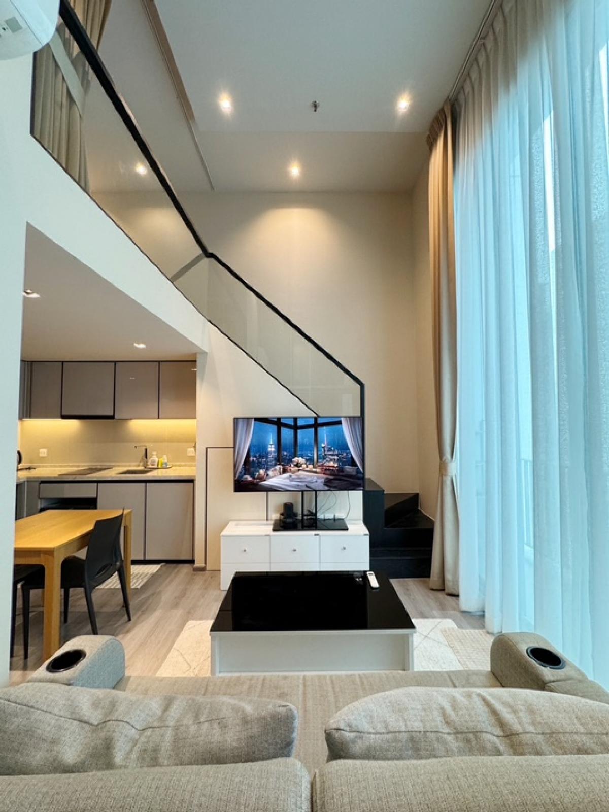 For SaleCondoSapankwai,Jatujak : ❤️❤️ For sale with tenant, Condo the reserve Phahol Pradipat, interested line/tel0859114585 ❤️❤️ Corner room, 28 +10 sq m, total 38 sq m, plus beautifully decorated room furniture, built-in glass cabinet, add about 2-3 hundred thousand baht, beautiful. If