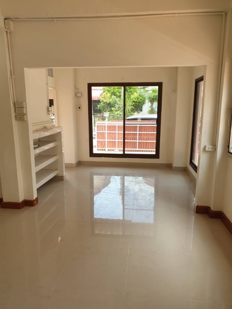 ขายบ้านเลียบทางด่วนรามอินทรา : บ้านเดี่ยว 2 ชั้ั้น ใกล้รถไฟฟ้า คอมมูนิตี้มอลล์ ใกล้ทางด่วน รามอินทรา