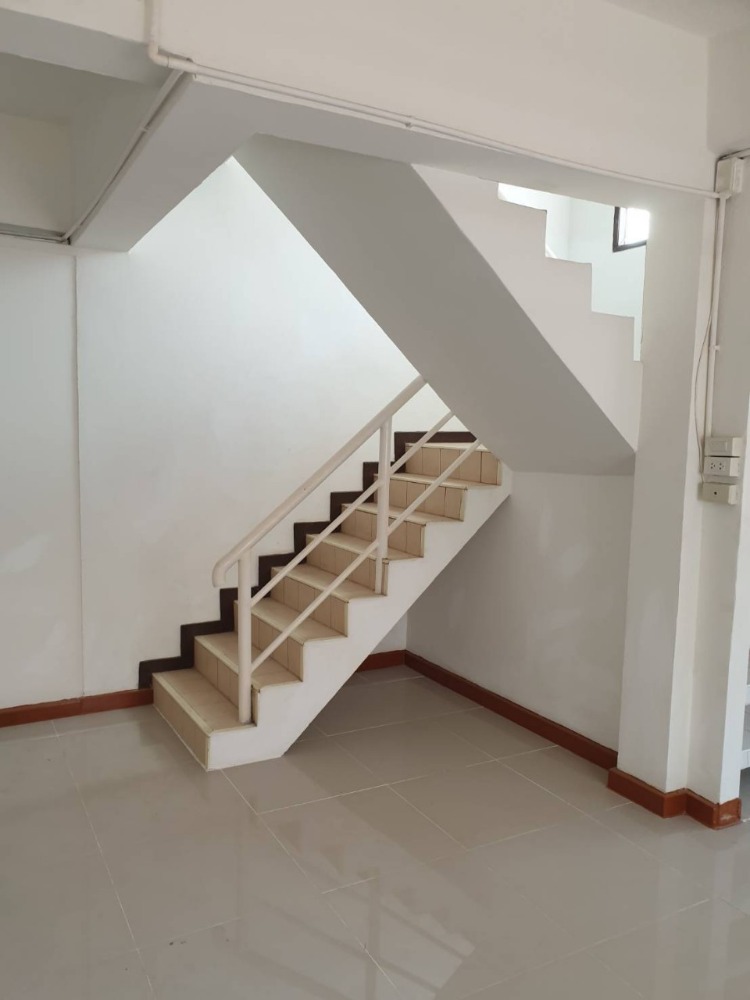 ขายบ้านเลียบทางด่วนรามอินทรา : บ้านเดี่ยว 2 ชั้ั้น ใกล้รถไฟฟ้า คอมมูนิตี้มอลล์ ใกล้ทางด่วน รามอินทรา