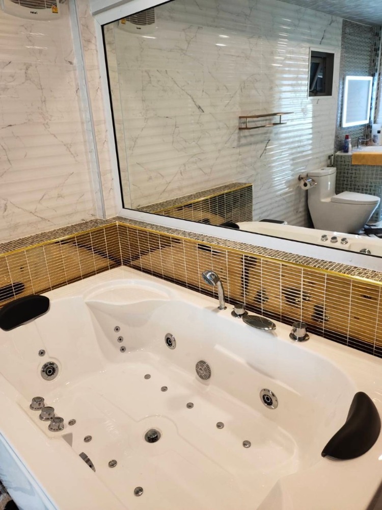 For SaleHouseNawamin, Ramindra : 3-storey detached house, Chalada Sai Mai, near the lake, convenient for walking, convenient for shopping