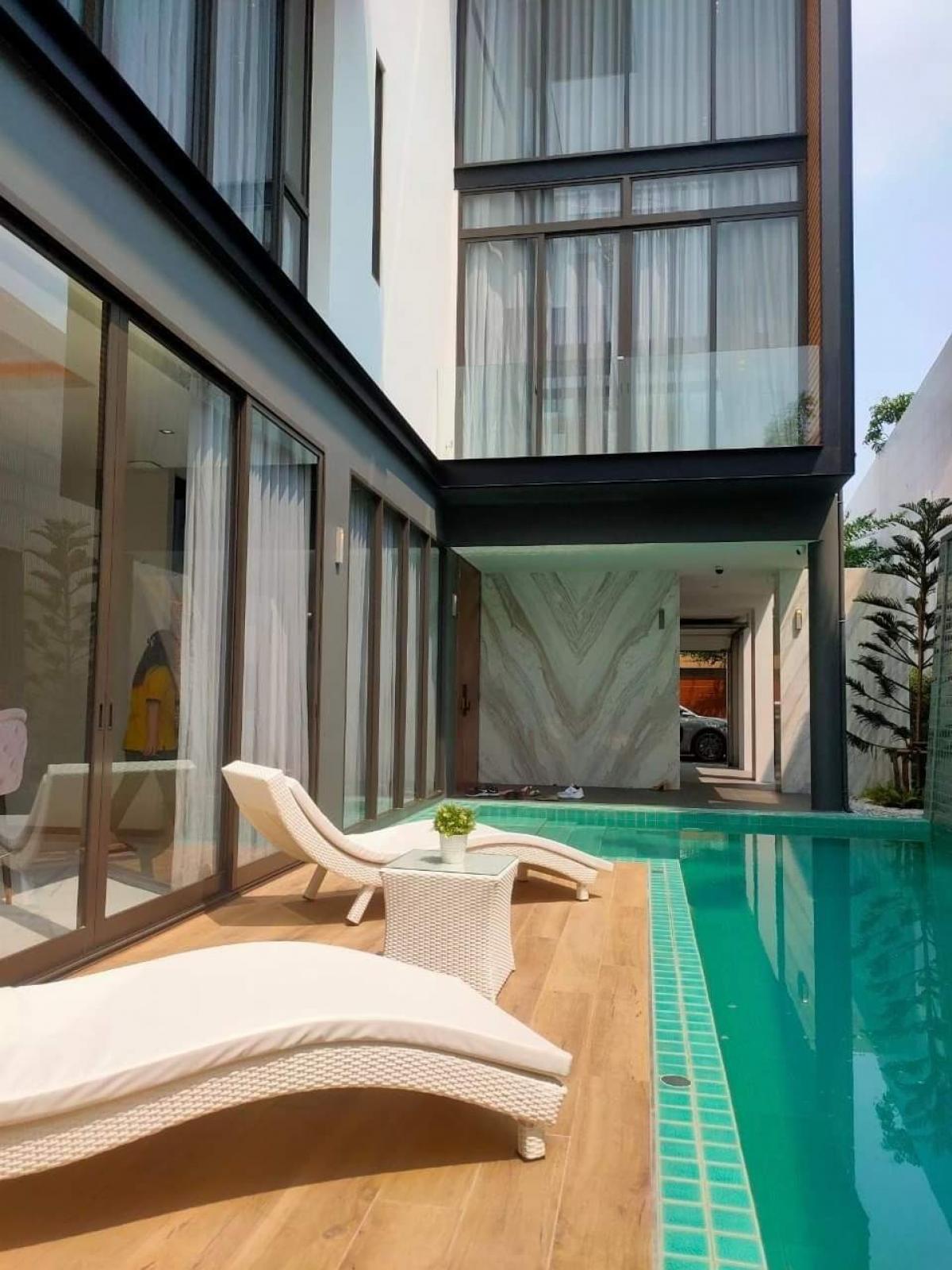 For RentHouseKaset Nawamin,Ladplakao : ⚡️⚡️4-storey detached house for rent, Kaset-Nawamin, SUPER LUXURY level, 4 floors, has an elevator in the house and private swimming pool, fully furnished.
