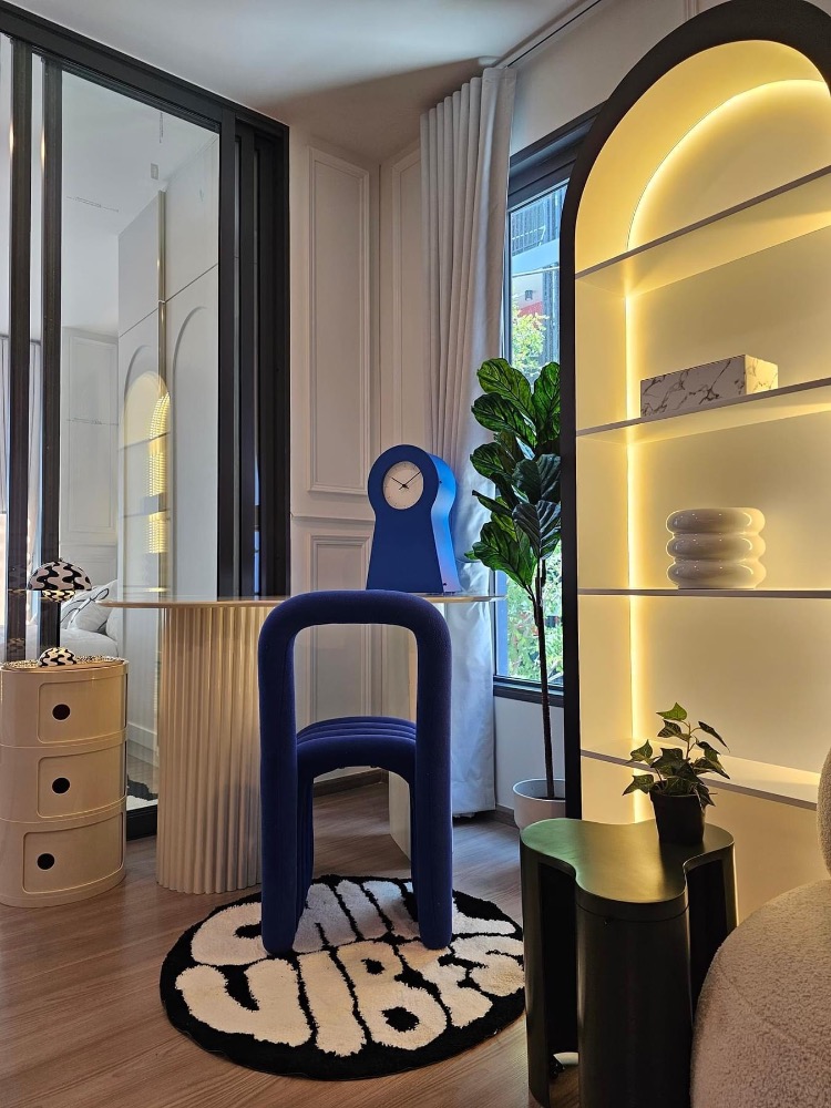 For RentCondoKasetsart, Ratchayothin : For rent: Aspire Ratchayothin, new room, beautiful, exactly the same, 1 bedroom, corner room, pool view, near BTS Ratchayothin 350 m., free shuttle available**Line: 0863649888