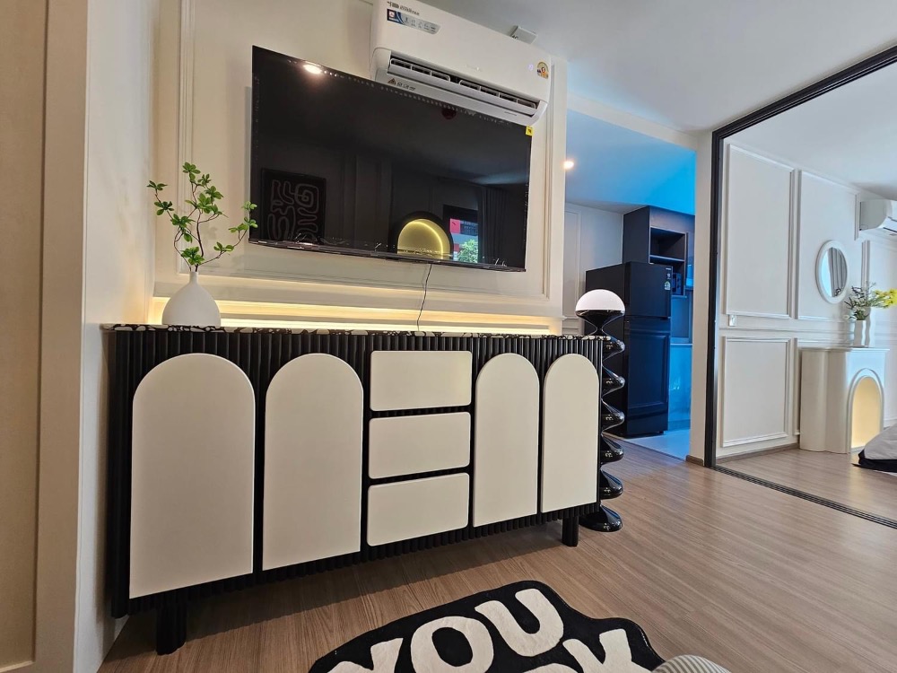 For RentCondoKasetsart, Ratchayothin : For rent: Aspire Ratchayothin, new room, beautiful, exactly the same, 1 bedroom, corner room, pool view, near BTS Ratchayothin 350 m., free shuttle available**Line: 0863649888