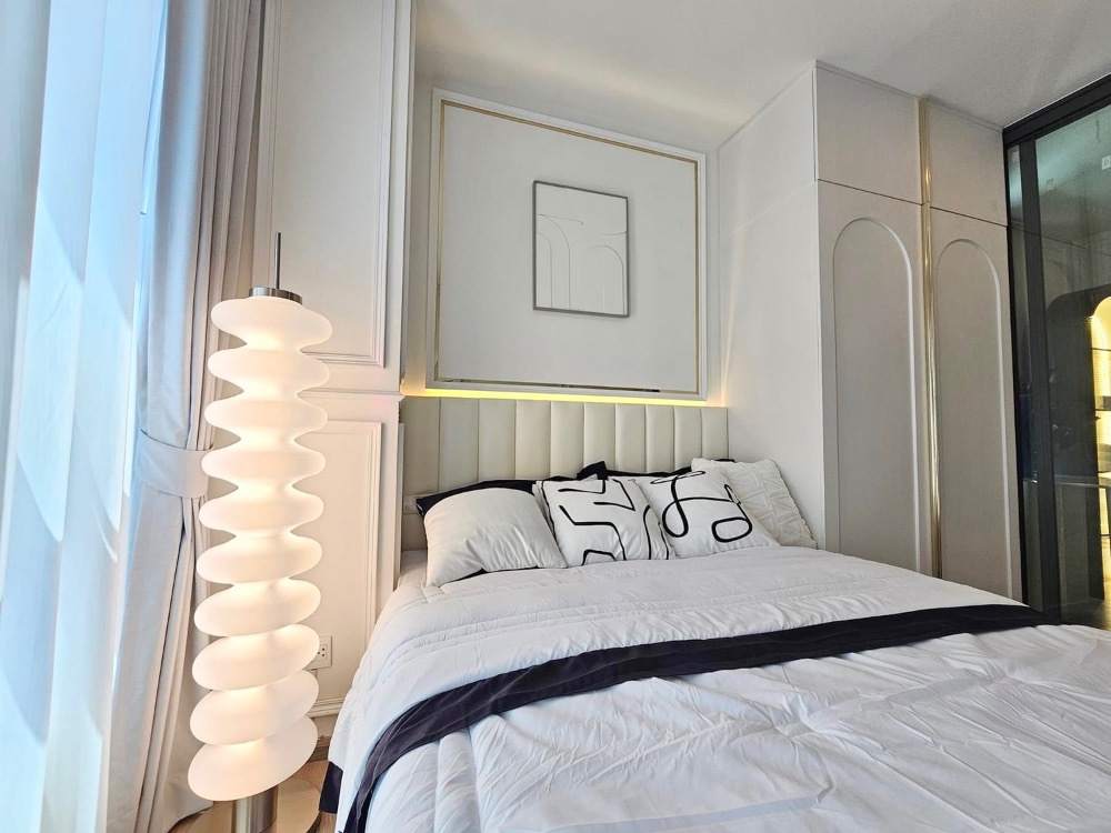 For RentCondoKasetsart, Ratchayothin : For rent: Aspire Ratchayothin, new room, beautiful, exactly the same, 1 bedroom, corner room, pool view, near BTS Ratchayothin 350 m., free shuttle available**Line: 0863649888