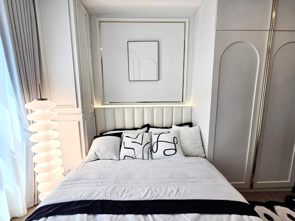 For RentCondoKasetsart, Ratchayothin : For rent: Aspire Ratchayothin, new room, beautiful, exactly the same, 1 bedroom, corner room, pool view, near BTS Ratchayothin 350 m., free shuttle available**Line: 0863649888