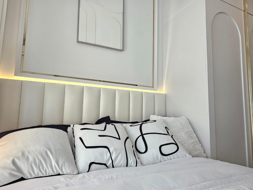 For RentCondoKasetsart, Ratchayothin : For rent: Aspire Ratchayothin, new room, beautiful, exactly the same, 1 bedroom, corner room, pool view, near BTS Ratchayothin 350 m., free shuttle available**Line: 0863649888