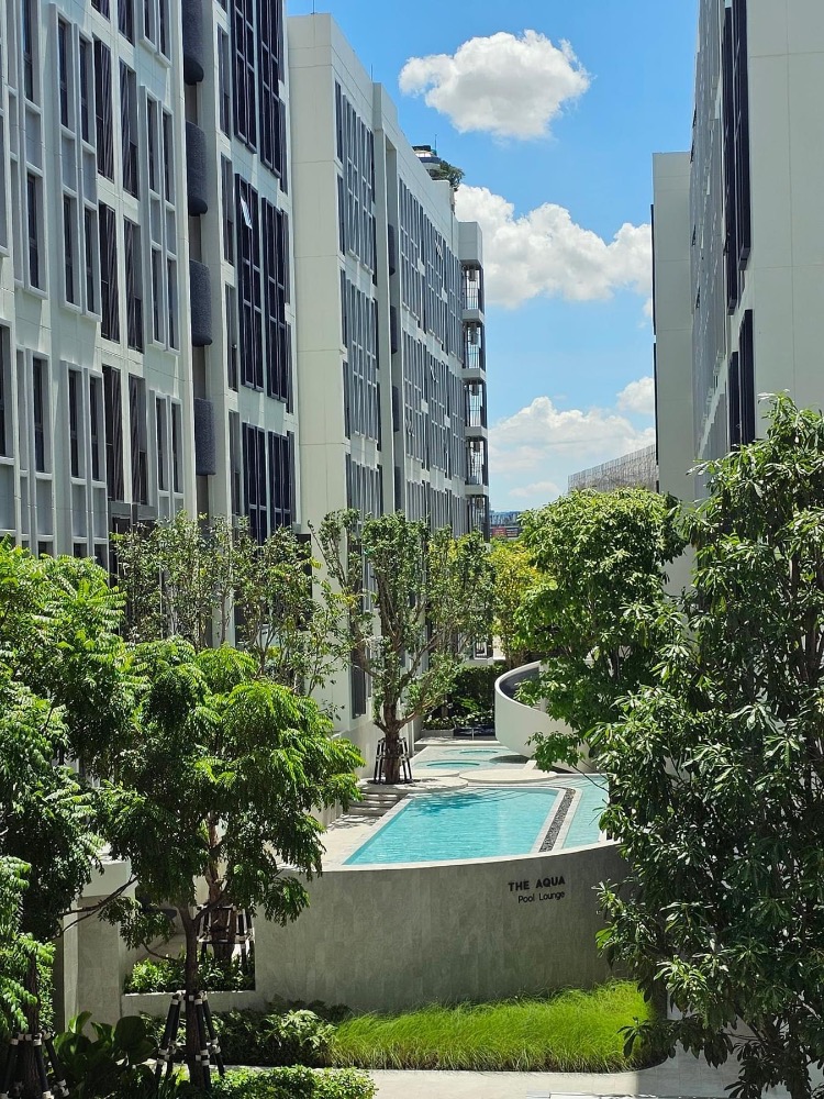 For RentCondoKasetsart, Ratchayothin : For rent: Aspire Ratchayothin, new room, beautiful, exactly the same, 1 bedroom, corner room, pool view, near BTS Ratchayothin 350 m., free shuttle available**Line: 0863649888
