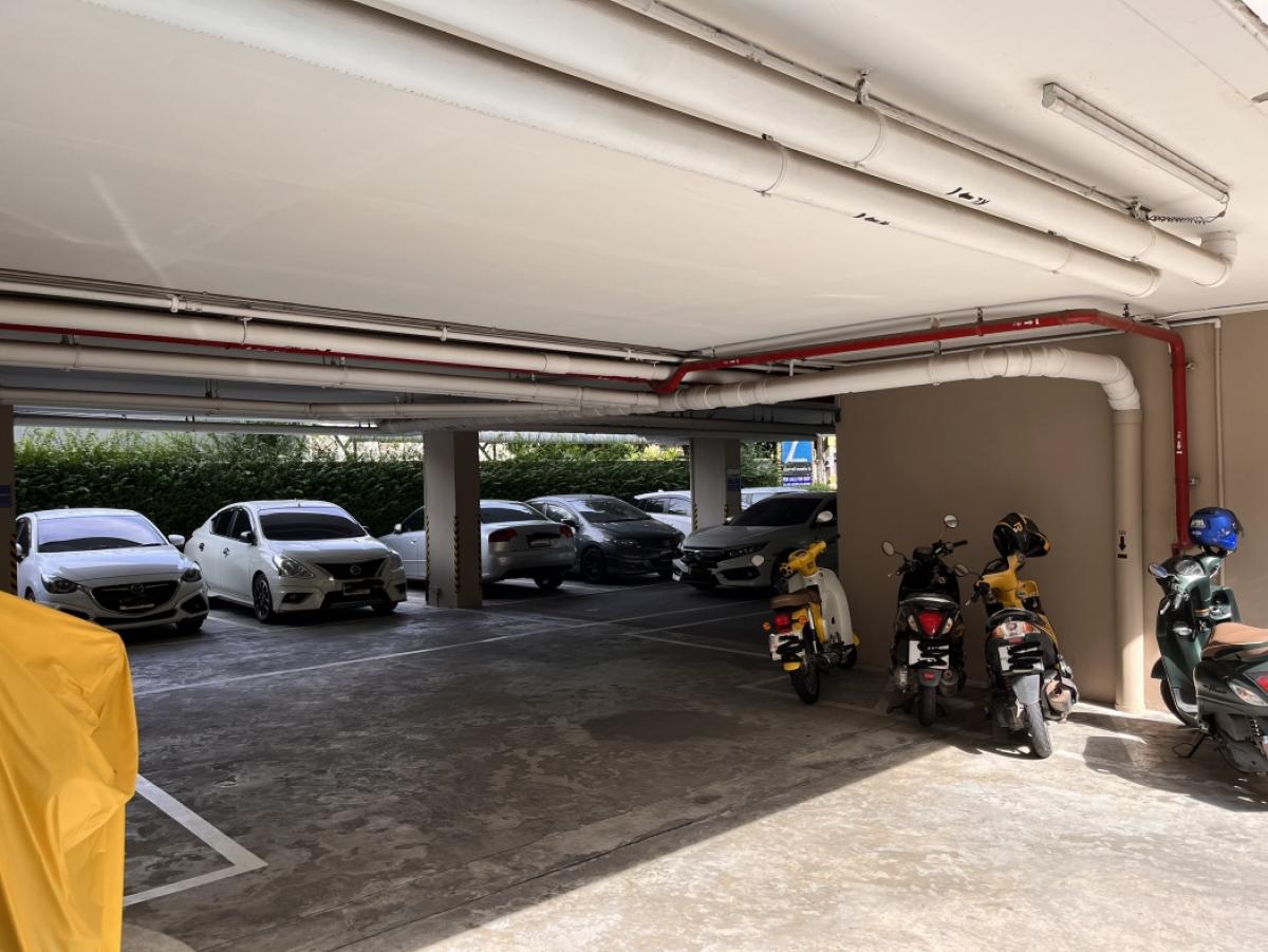 For SaleCondoLadprao, Central Ladprao : Owner sells! Condo Lat Phrao 15 Low-Rise, size 27.5 sq m, 8th floor, only 300 m from MRT Lat Phrao, can go through many alleys of Phahon Yothin.