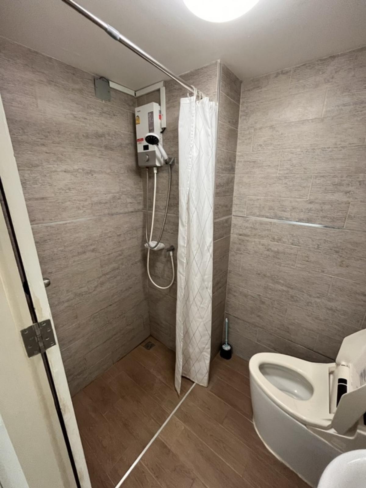 For SaleCondoLadprao, Central Ladprao : Owner sells! Condo Lat Phrao 15 Low-Rise, size 27.5 sq m, 8th floor, only 300 m from MRT Lat Phrao, can go through many alleys of Phahon Yothin.