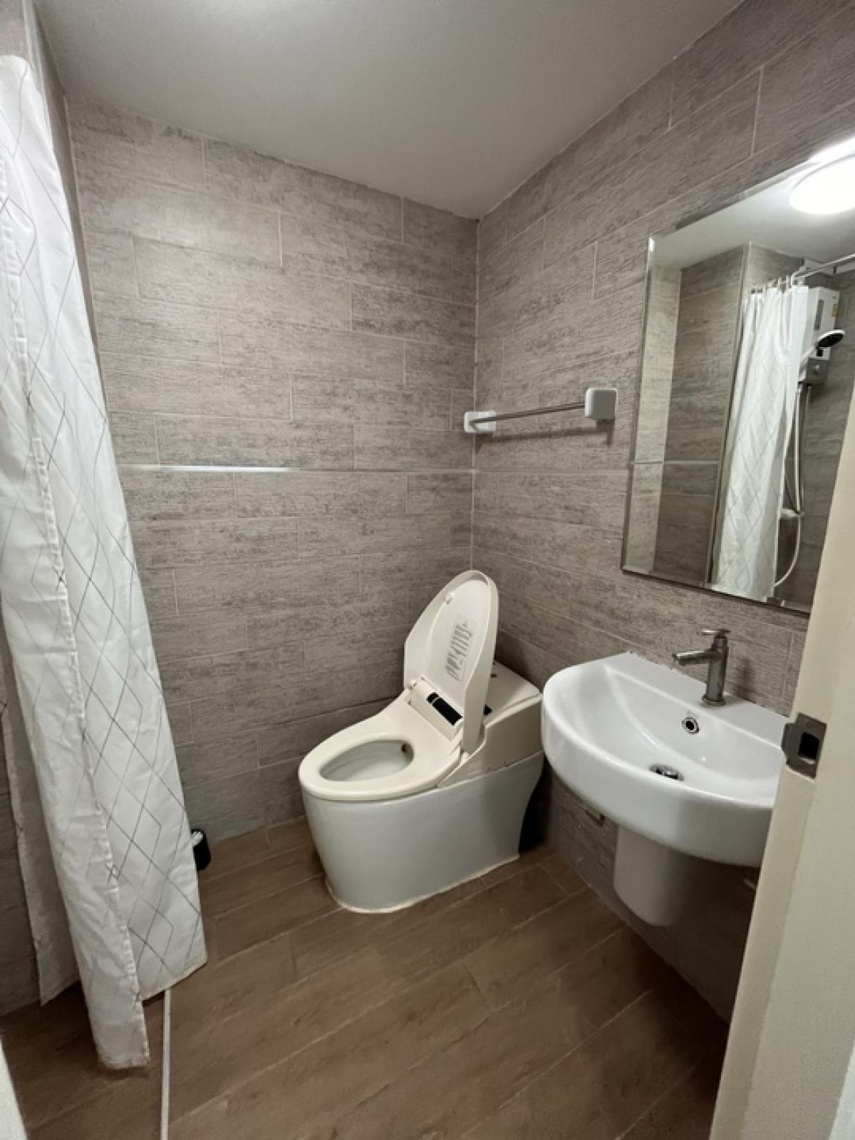 For SaleCondoLadprao, Central Ladprao : Owner sells! Condo Lat Phrao 15 Low-Rise, size 27.5 sq m, 8th floor, only 300 m from MRT Lat Phrao, can go through many alleys of Phahon Yothin.