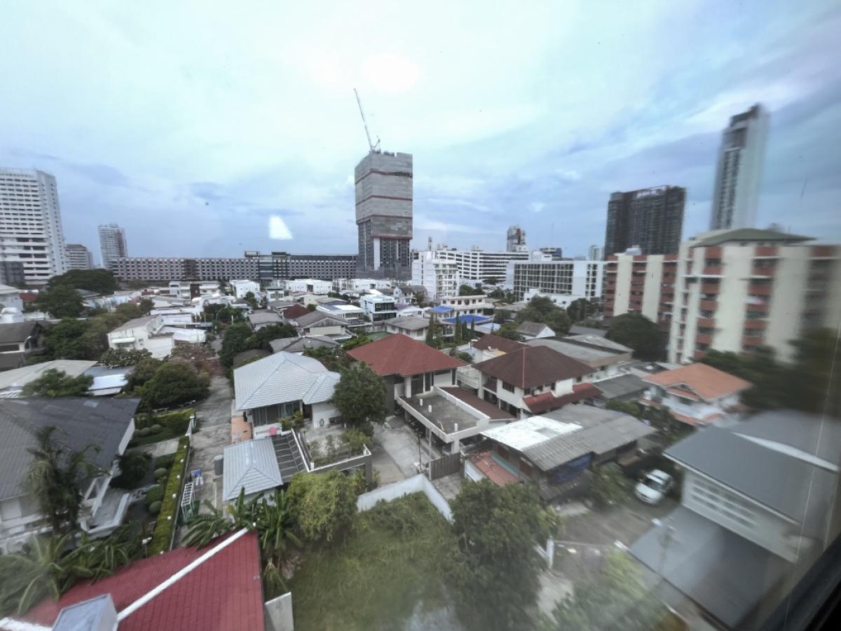 For SaleCondoLadprao, Central Ladprao : Owner sells! Condo Lat Phrao 15 Low-Rise, size 27.5 sq m, 8th floor, only 300 m from MRT Lat Phrao, can go through many alleys of Phahon Yothin.