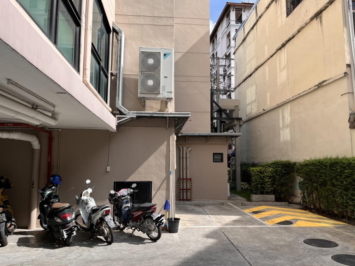 For SaleCondoLadprao, Central Ladprao : Owner sells! Condo Lat Phrao 15 Low-Rise, size 27.5 sq m, 8th floor, only 300 m from MRT Lat Phrao, can go through many alleys of Phahon Yothin.
