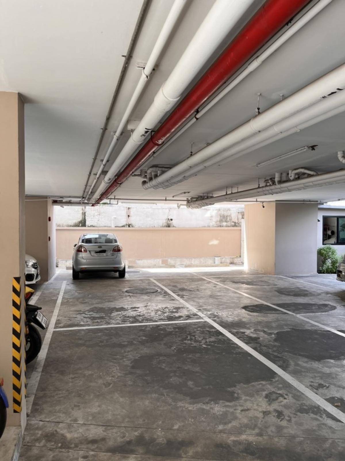 For SaleCondoLadprao, Central Ladprao : Owner sells! Condo Lat Phrao 15 Low-Rise, size 27.5 sq m, 8th floor, only 300 m from MRT Lat Phrao, can go through many alleys of Phahon Yothin.