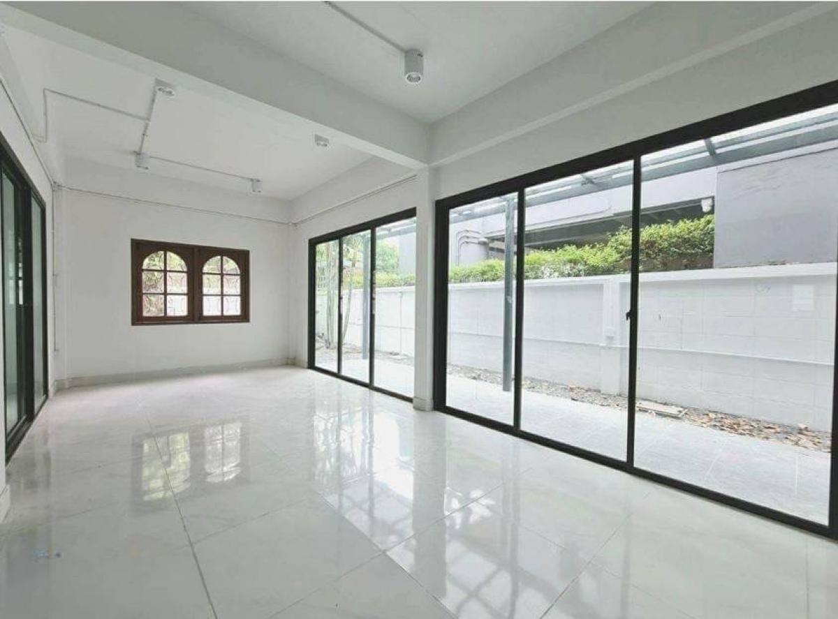 ให้เช่าโฮมออฟฟิศโชคชัย4 ลาดพร้าว71 : ปล่อยเช่า โฮมออฟฟิศ โชคชัย 4 ลาดพร้าว, ที่จอดรถ 5 คัน, จดทะเบียนบริษัทได้. สำหรับ: ออฟฟิศ, สตูดิโอ, โปรดักชั่น, สินค้าออนไลน์, เจ้าของแบรนด์, สื่อโฆษณา, อินทิเรีย ออกแบบ