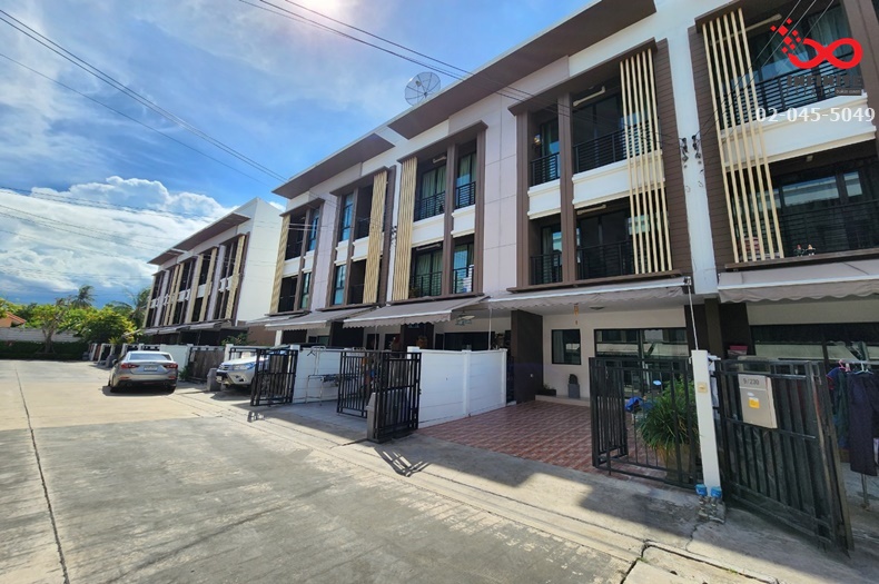 For SaleTownhomeThaphra, Talat Phlu, Wutthakat : Townhouse for sale, 3 floors, Klang Muang Village, Kanlapaphruek, Soi Kamnan Maen