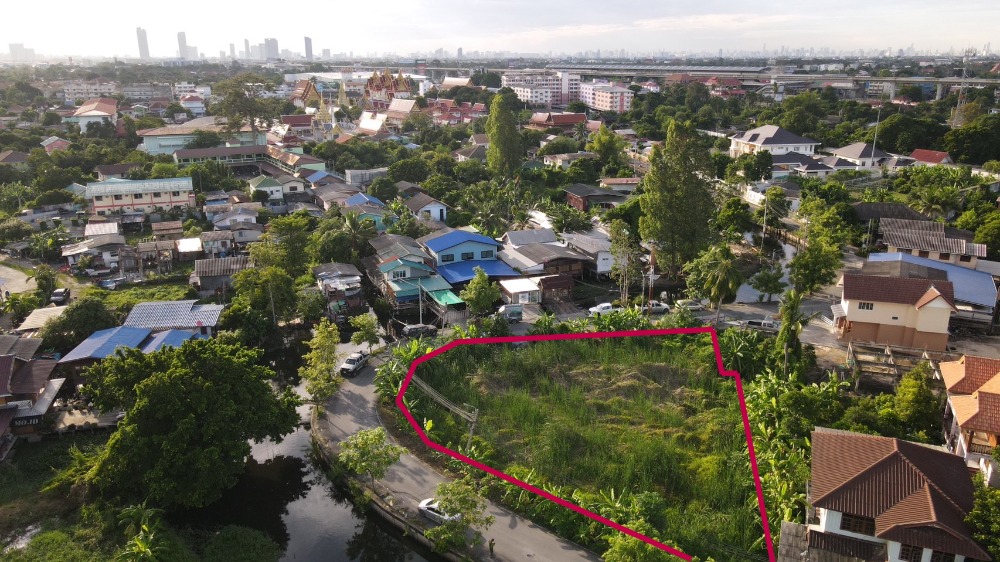ขายที่ดินนนทบุรี บางใหญ่ บางบัวทอง : ขายที่ดิน 395 ตร.ว. ผังสีส้ม  ถนนล้อมรอบ มีคลองน้ำ ใกล้ MRT บางพูล ใกล้ เซ็นทรัลเวสเกต