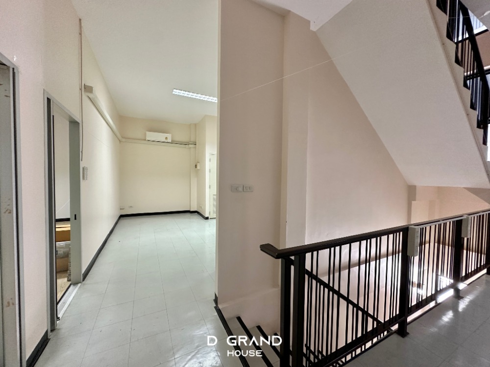 ขายอาคารพาณิชย์แจ้งวัฒนะ เมืองทอง : อาคารพาณิชย์ ทำเลดี ใจกลางเมืองทองธานี โครงการสุโขทัย อเวนิวส์ 99 2 คูหา สภาพดี พร้อมเริ่มกิจการได้ทันที❗️