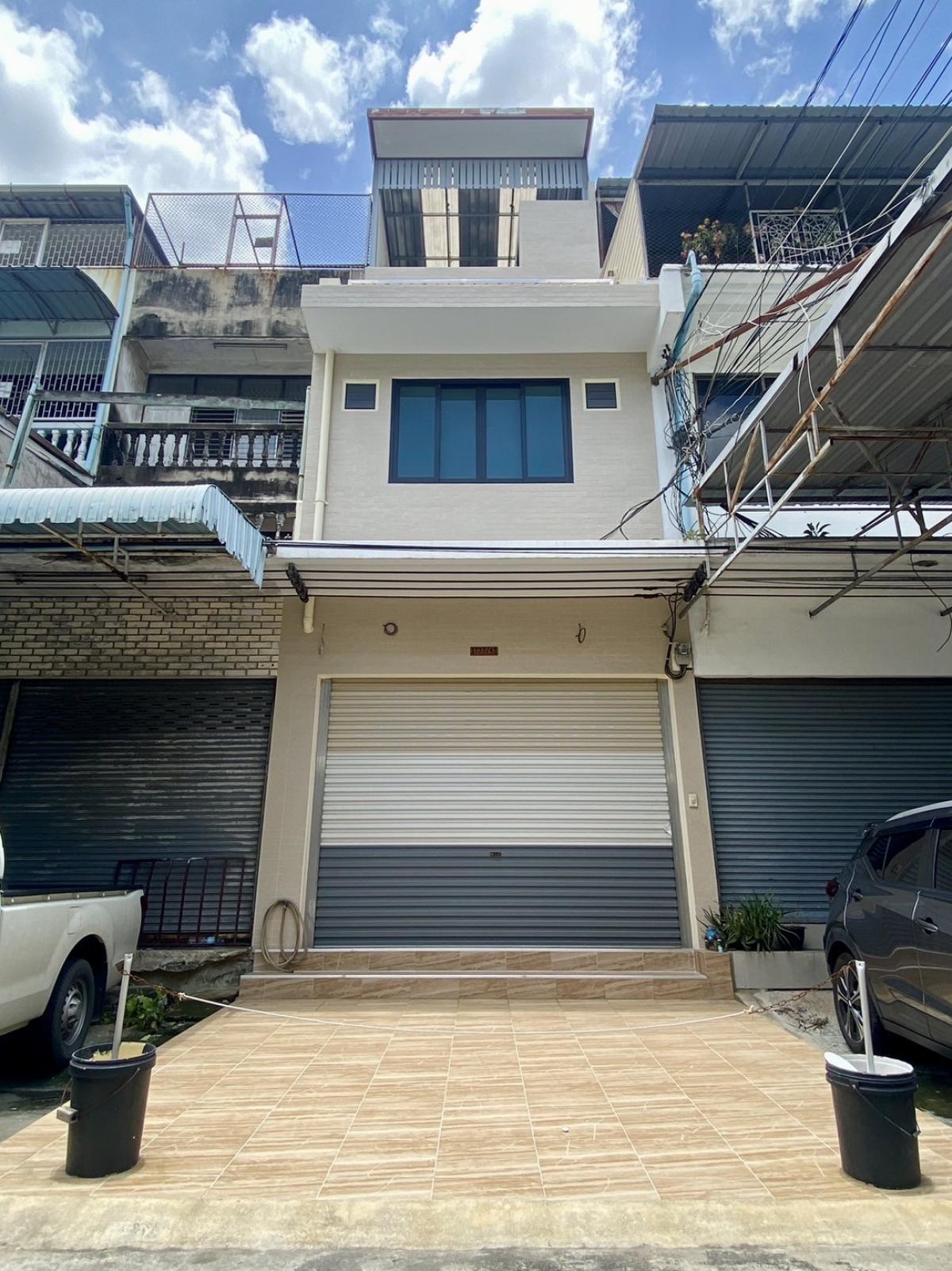 ขายอาคารพาณิชย์ลาดพร้าว เซ็นทรัลลาดพร้าว : ลด 5 แสน (เดือนนี้เท่านั้น )ขายด่วน!!! ตึกแถว อาคารพาณิชย์ รีโนเวทใหม่ 4 ชั้น ทำเลดีสุดๆ ใกล้แยกลาดพร้าว MRT โชคชัย 4 แค่ 700 เมตร  “ตัดใจขายเจ้าของไปอยู่ต่างประเทศ“