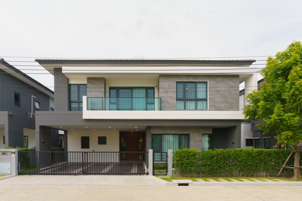 For RentHouseBangna, Bearing, Lasalle : House for rent/sale, The City Bangna, ready to move in (location in front of the garden)