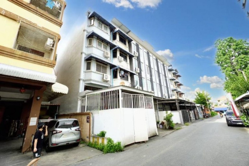 ขายทาวน์โฮมลาดพร้าว101 แฮปปี้แลนด์ : ขาย ทาวน์โฮม 4.5 ชั้น โชคชัย 4 ซอย 70 พื้นที่ 250 ตรม 21.4 ตรว 3นอน 3น้ำ ทำเลดี เหมาะรีโนเวทเป็นโฮมออฟฟิศ