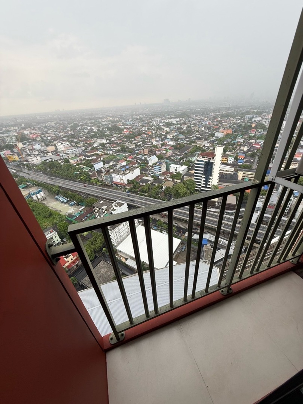 ให้เช่าคอนโดปิ่นเกล้า จรัญสนิทวงศ์ : 👑 Brix Condominium  👑  ให้เช่าห้องใหม่ ขนาด 25 ตรม. ชั้น 30 เฟอร์นิเจอร์ Built in มีเครื่องใช้ไฟฟ้าพร้อมอยู่