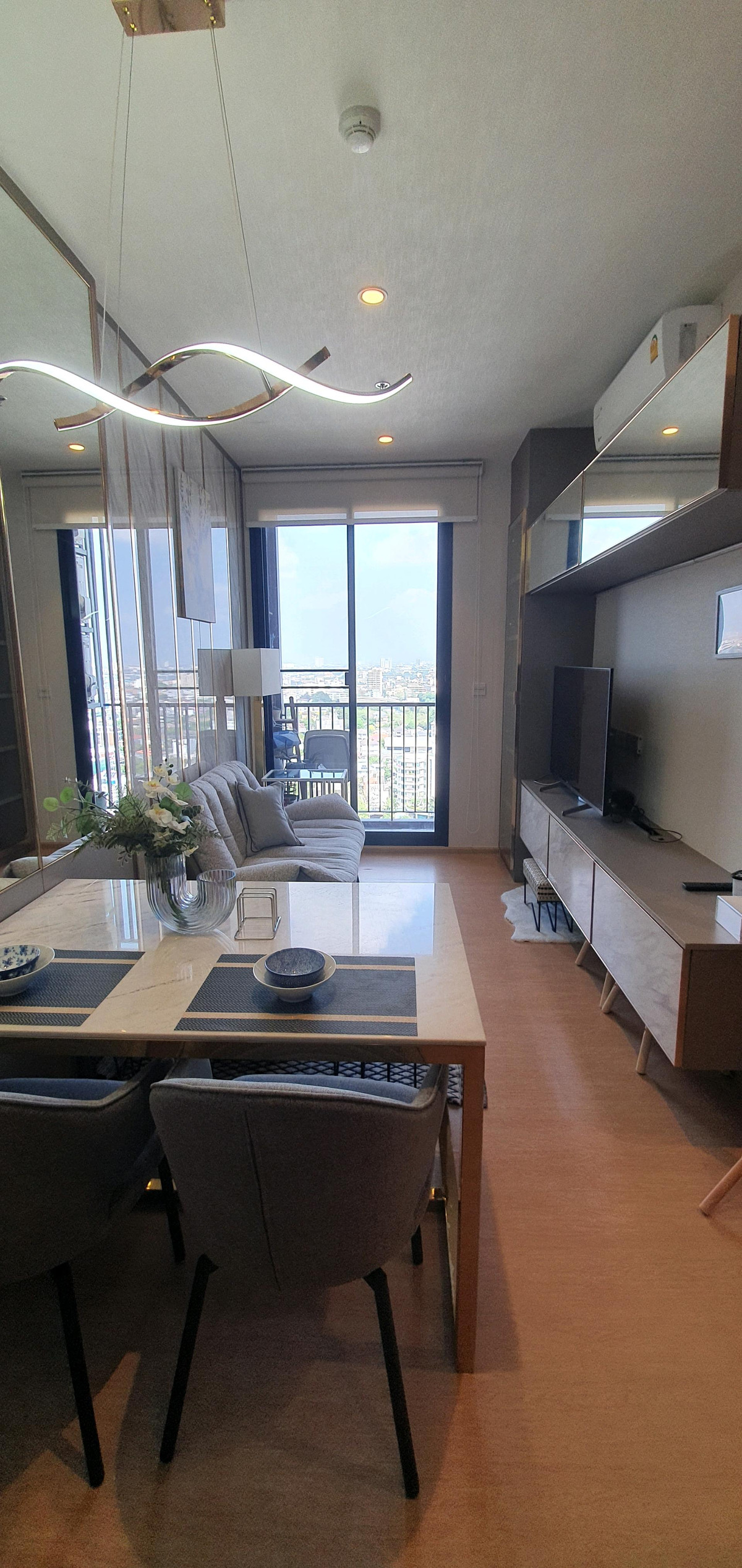 For RentCondoSukhumvit, Asoke, Thonglor : 💫💫Look💫💫ing for New and Modern Pet Friendly Condo on Super High Floor near BTS Ekkamai ?