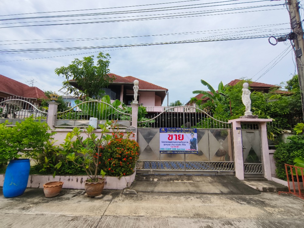 ขายบ้านนนทบุรี บางใหญ่ บางบัวทอง : ขายถูก บ้านเดี่ยว หมู่บ้านซื่อตรงการ์เด้น ไทรม้า รัตนาธิเบศร์ เนื้อที่ 112 ตร.วา. ต่อเติม เพิ่มพื้นที่ใช้สอย คุ้มค่า ราคาโดนใจ ทำเล ใกล้รถไฟฟ้า ไทรม้า 500 ม. เดินเข้าออกได้ ริมถนนใหญ่
