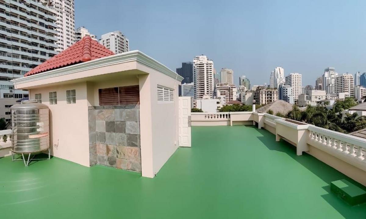 ให้เช่าบ้านนานา : For Rent Classic Detached House 3 Storey with Rooftop on Soi Sukhumvit Nana, Welcome Pet-friendly