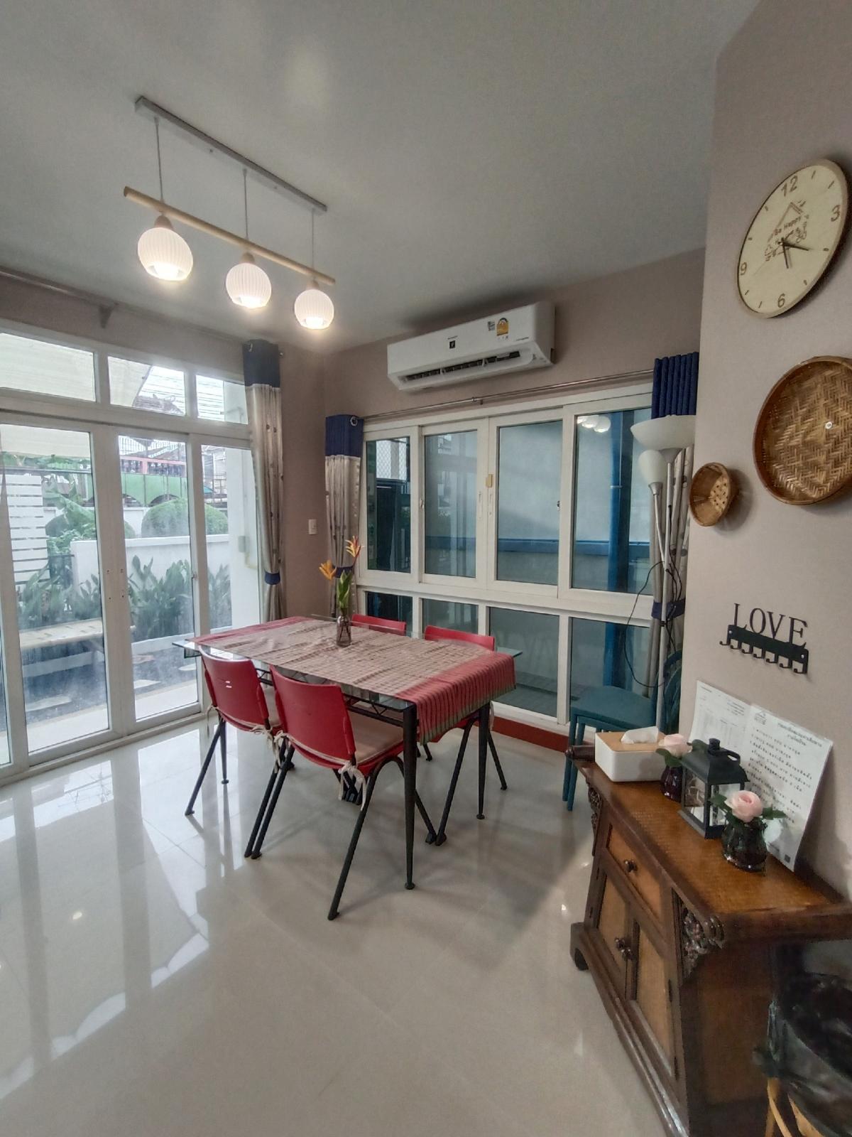 ให้เช่าทาวน์โฮมนนทบุรี บางใหญ่ บางบัวทอง : Be Cute บ้านให้เช่า ระยะสั้น  3 นอน 2 น้ำ แปลงมุม ถนนเมน มีสวนหย่อม พักได้ไม่เกิน  6  ท่าน จอดรถ 2 คัน หมู่บ้านทิพย์พิมาน บ้านริมน้ำ ติด MRT คลองบางไผ่