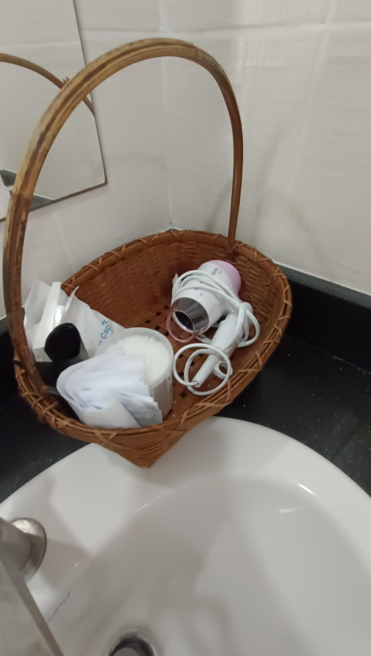 ให้เช่าทาวน์โฮมนนทบุรี บางใหญ่ บางบัวทอง : Be Cute บ้านให้เช่า ระยะสั้น  3 นอน 2 น้ำ แปลงมุม ถนนเมน มีสวนหย่อม พักได้ไม่เกิน  6  ท่าน จอดรถ 2 คัน หมู่บ้านทิพย์พิมาน บ้านริมน้ำ ติด MRT คลองบางไผ่