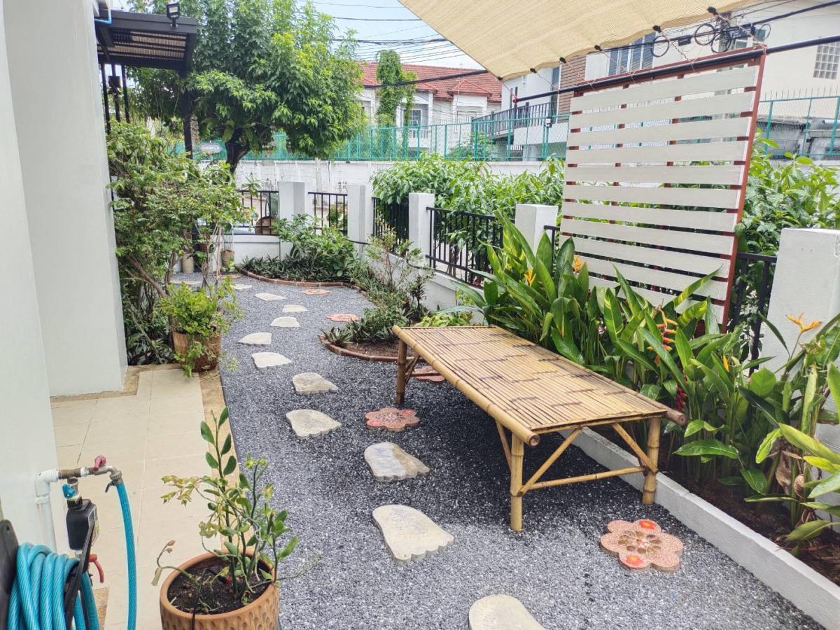 ให้เช่าทาวน์โฮมนนทบุรี บางใหญ่ บางบัวทอง : Be Cute บ้านให้เช่า ระยะสั้น  3 นอน 2 น้ำ แปลงมุม ถนนเมน มีสวนหย่อม พักได้ไม่เกิน  6  ท่าน จอดรถ 2 คัน หมู่บ้านทิพย์พิมาน บ้านริมน้ำ ติด MRT คลองบางไผ่