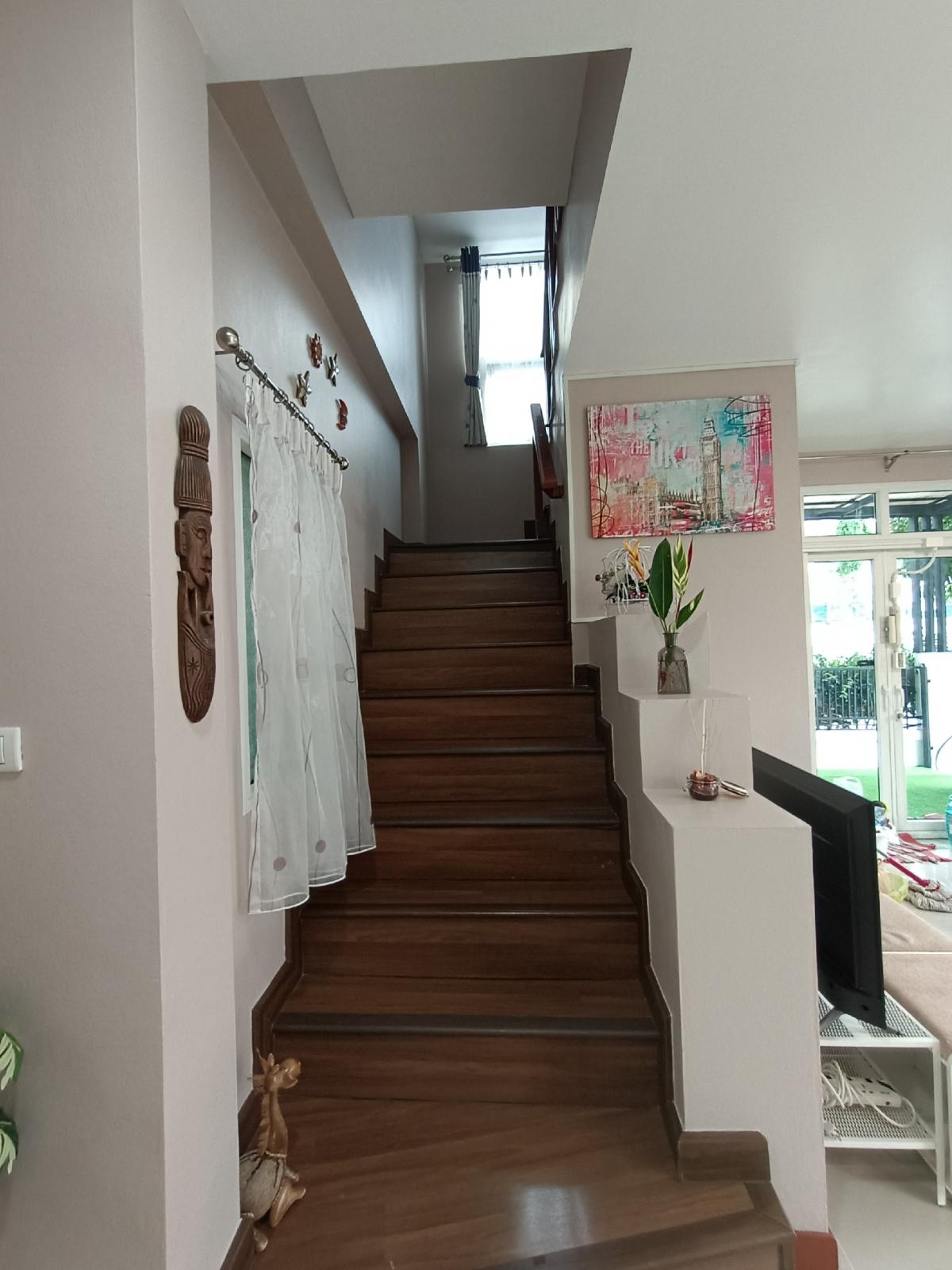 ให้เช่าทาวน์โฮมนนทบุรี บางใหญ่ บางบัวทอง : Be Cute บ้านให้เช่า ระยะสั้น  3 นอน 2 น้ำ แปลงมุม ถนนเมน มีสวนหย่อม พักได้ไม่เกิน  6  ท่าน จอดรถ 2 คัน หมู่บ้านทิพย์พิมาน บ้านริมน้ำ ติด MRT คลองบางไผ่