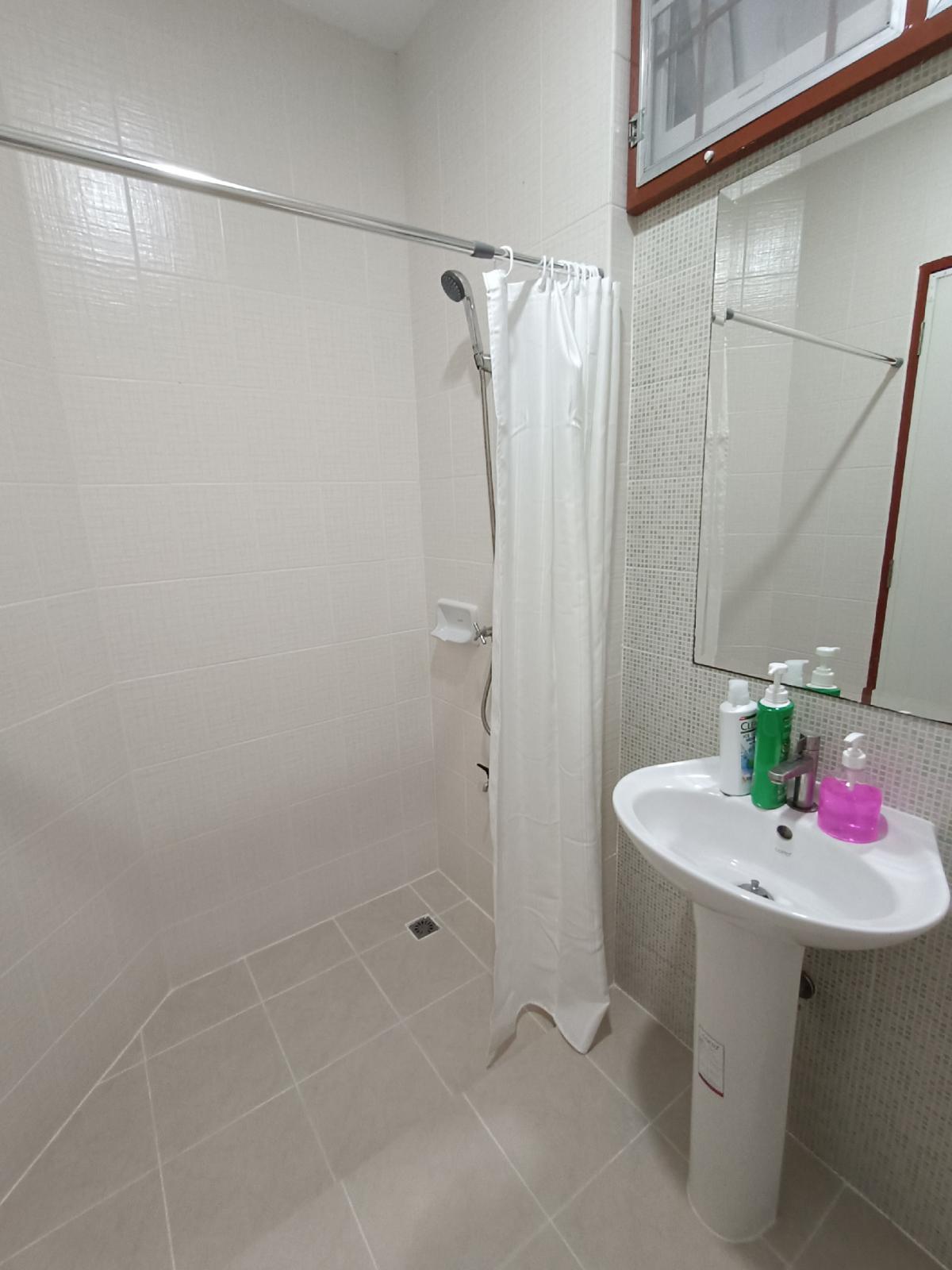 ให้เช่าทาวน์โฮมนนทบุรี บางใหญ่ บางบัวทอง : Be Cute บ้านให้เช่า ระยะสั้น  3 นอน 2 น้ำ แปลงมุม ถนนเมน มีสวนหย่อม พักได้ไม่เกิน  6  ท่าน จอดรถ 2 คัน หมู่บ้านทิพย์พิมาน บ้านริมน้ำ ติด MRT คลองบางไผ่