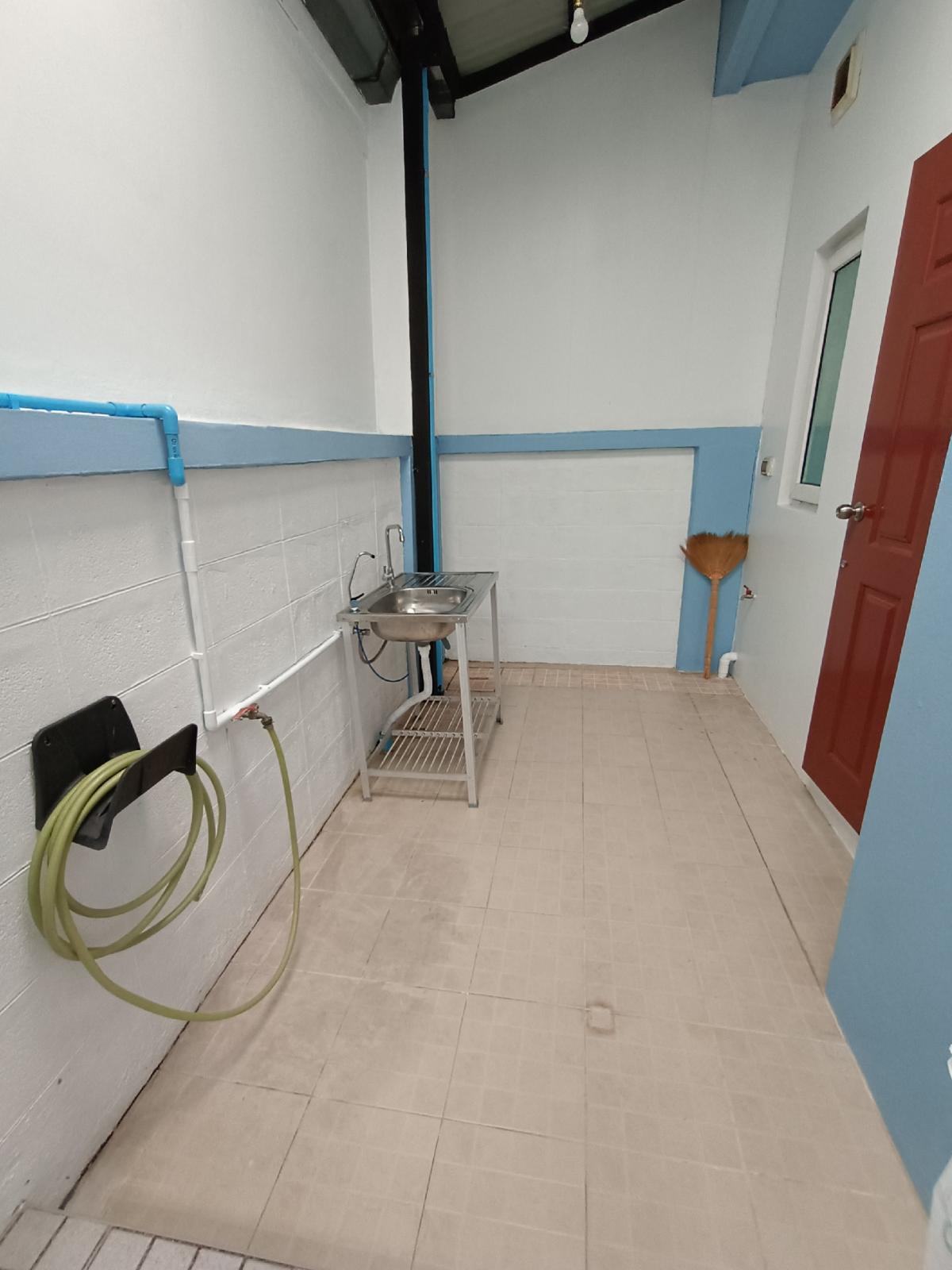 ให้เช่าทาวน์โฮมนนทบุรี บางใหญ่ บางบัวทอง : Be Cute บ้านให้เช่า ระยะสั้น  3 นอน 2 น้ำ แปลงมุม ถนนเมน มีสวนหย่อม พักได้ไม่เกิน  6  ท่าน จอดรถ 2 คัน หมู่บ้านทิพย์พิมาน บ้านริมน้ำ ติด MRT คลองบางไผ่