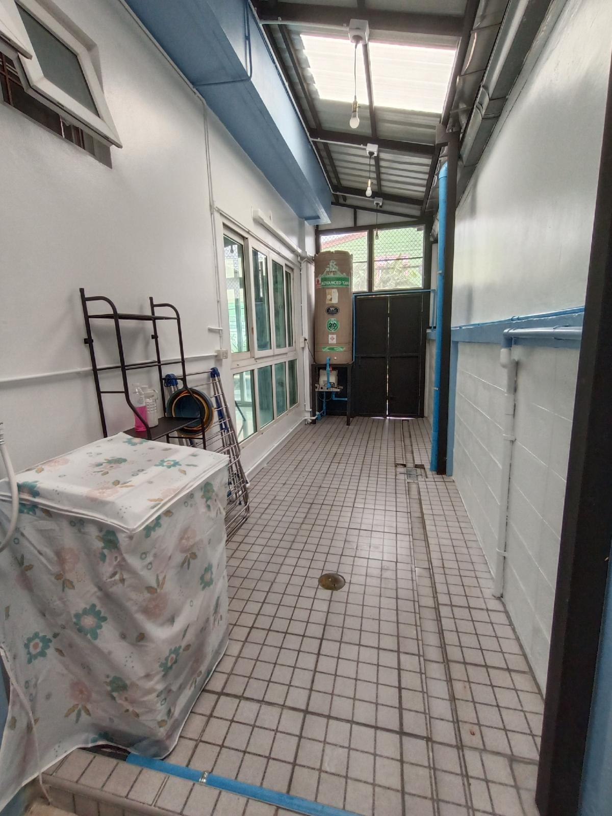 ให้เช่าทาวน์โฮมนนทบุรี บางใหญ่ บางบัวทอง : Be Cute บ้านให้เช่า ระยะสั้น  3 นอน 2 น้ำ แปลงมุม ถนนเมน มีสวนหย่อม พักได้ไม่เกิน  6  ท่าน จอดรถ 2 คัน หมู่บ้านทิพย์พิมาน บ้านริมน้ำ ติด MRT คลองบางไผ่