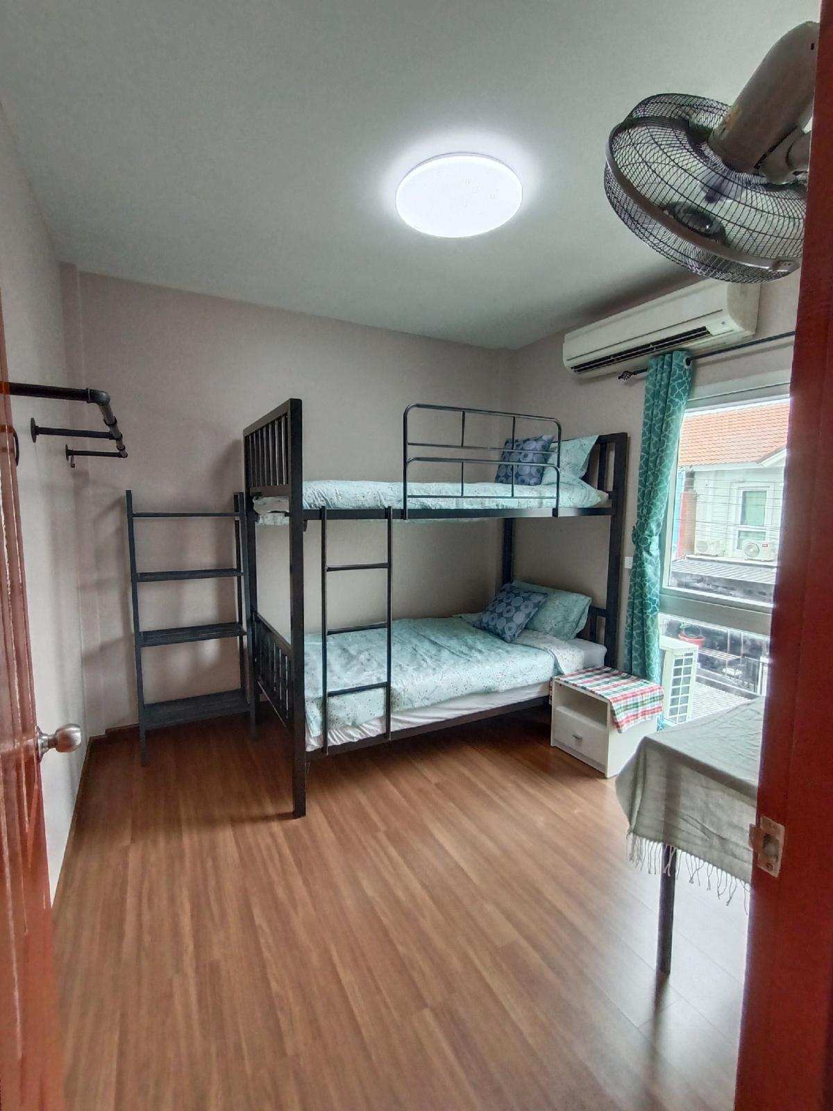 ให้เช่าทาวน์โฮมนนทบุรี บางใหญ่ บางบัวทอง : Be Cute บ้านให้เช่า ระยะสั้น  3 นอน 2 น้ำ แปลงมุม ถนนเมน มีสวนหย่อม พักได้ไม่เกิน  6  ท่าน จอดรถ 2 คัน หมู่บ้านทิพย์พิมาน บ้านริมน้ำ ติด MRT คลองบางไผ่