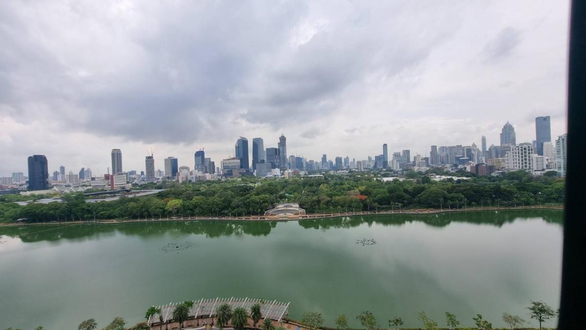 For RentOfficeSukhumvit, Asoke, Thonglor : Asoke office for rent Beautiful view, see the garden, see the lake, 260.84 square meters, the room is neatly divided.