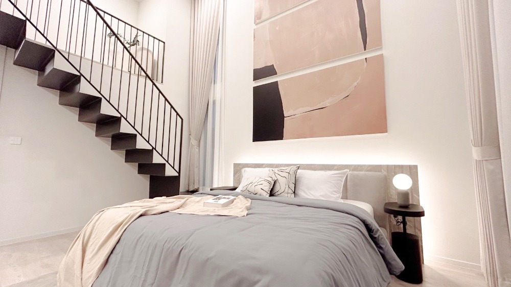 For RentHousePattanakan, Srinakarin : For rent: 3-storey VIVE Krungthep Kreetha, 86 sqw., 4 bedrooms, elegantly-furnished.