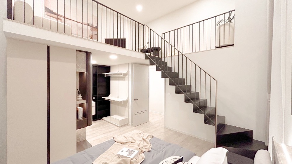 For RentHousePattanakan, Srinakarin : For rent: 3-storey VIVE Krungthep Kreetha, 86 sqw., 4 bedrooms, elegantly-furnished.