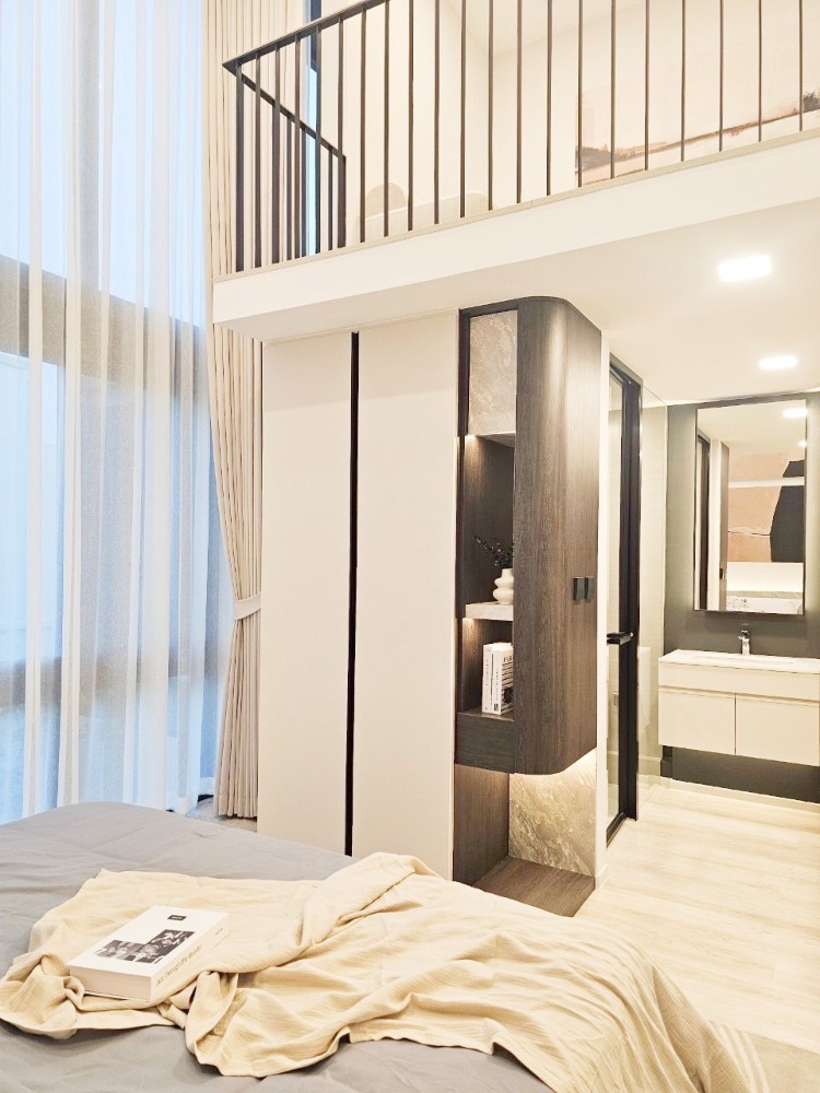 For RentHousePattanakan, Srinakarin : For rent: 3-storey VIVE Krungthep Kreetha, 86 sqw., 4 bedrooms, elegantly-furnished.